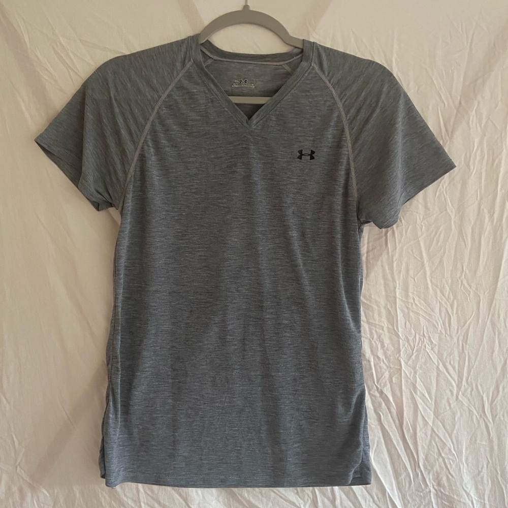 SM Under Armour Gray Short Sleeve V-neck
